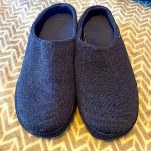 LL Bean Blue Women’s Slippers Size 8